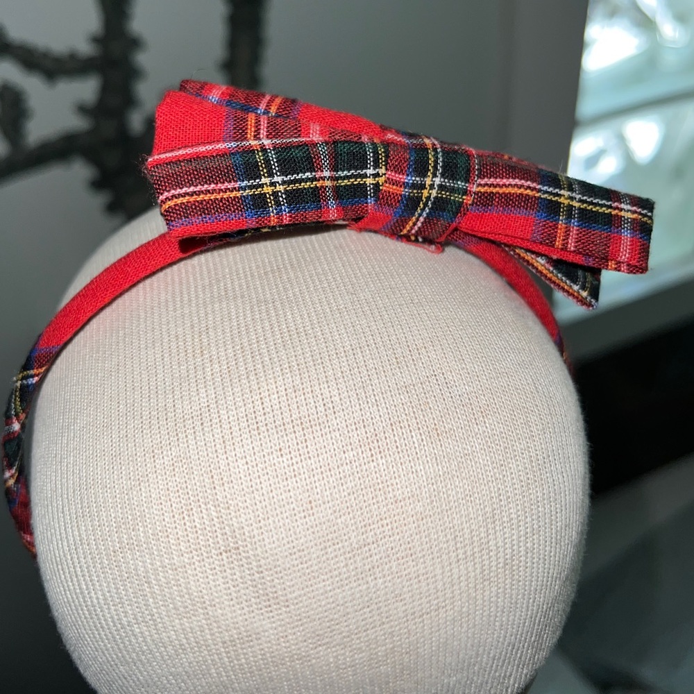Red plaid headband. Nice heavy cotton blend fabric. Not sure if 100%. NWOT
